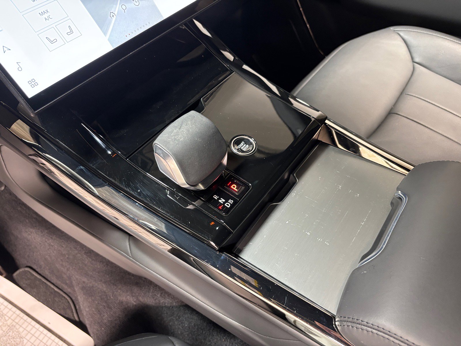 Used 2024 Land Rover Range Rover Sport Dynamic SE AWD/4WD image 13