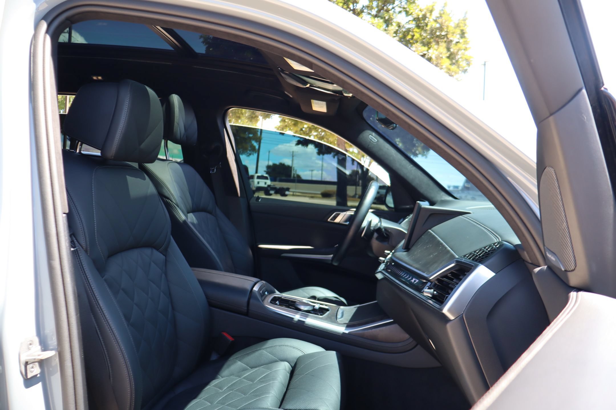 Used 2025 BMW X7 xDrive40i AWD/4WD image 33