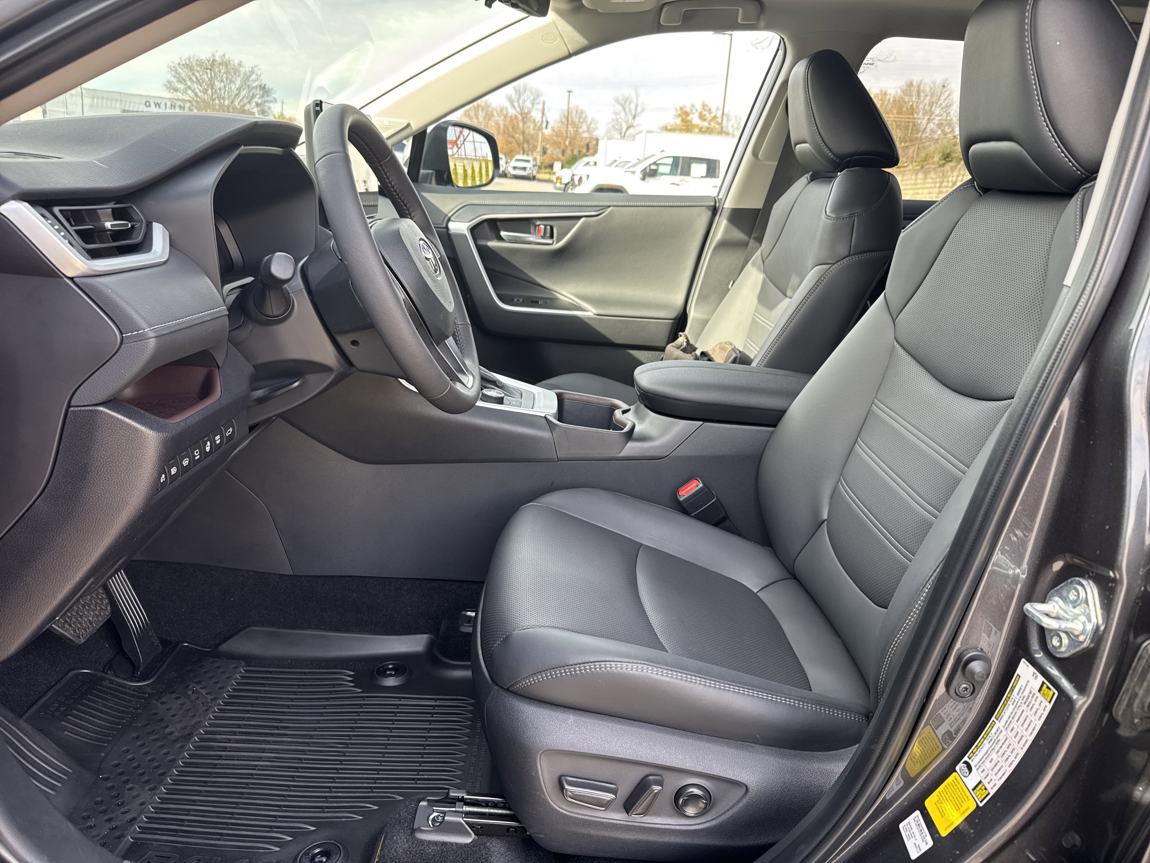 Used 2025 Toyota RAV4 Limited image 16