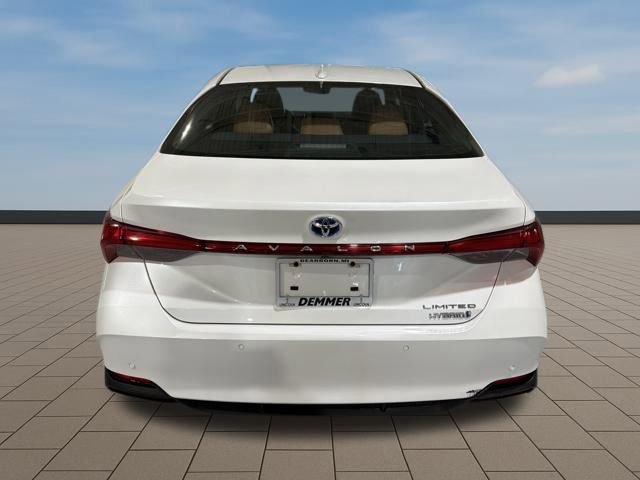 Used 2021 Toyota Avalon Limited image 5