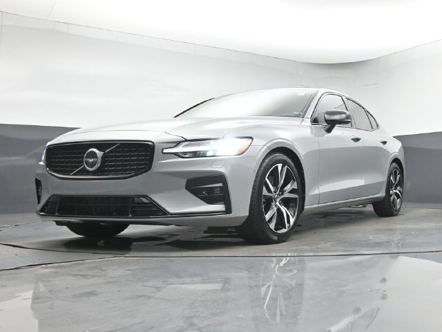 Used 2025 Volvo S60 B5 Plus FWD image 36