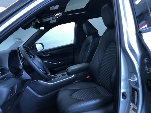 Certified 2025 Toyota Highlander XSE image 15