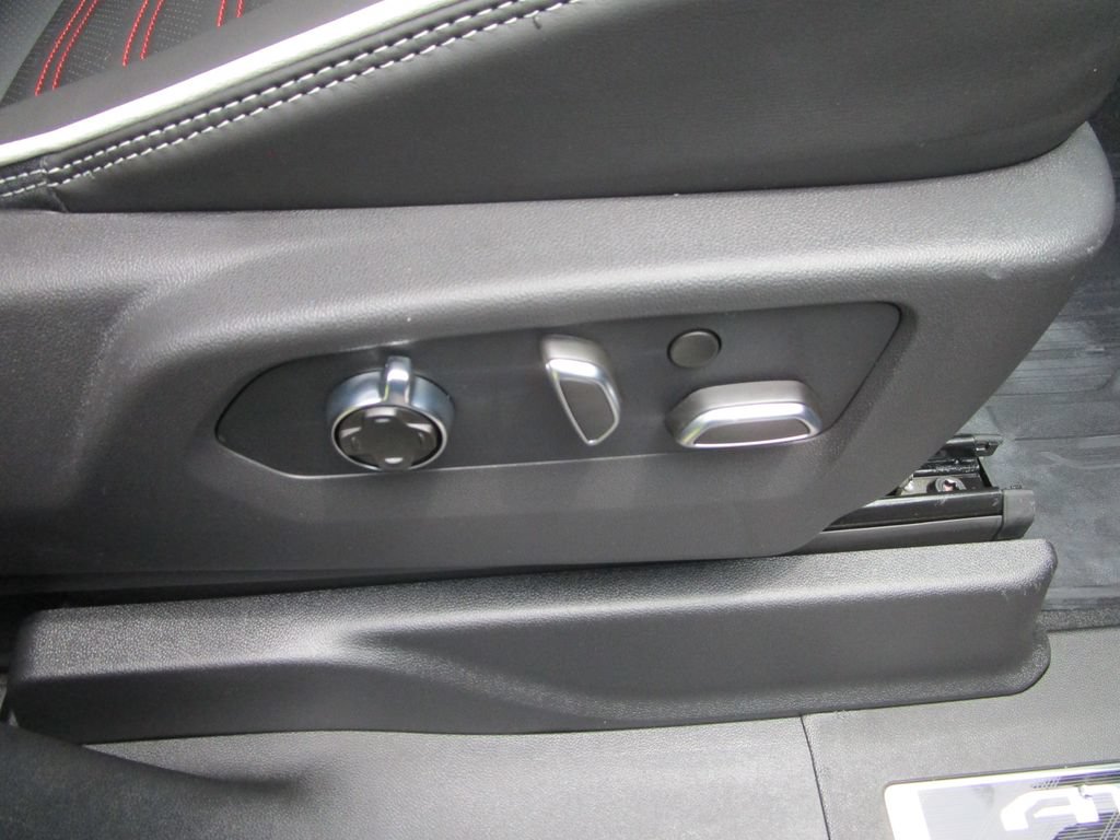 New 2026 GMC Yukon AT4 Ultimate AWD/4WD image 32