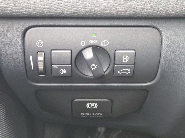 Used 2012 Volvo XC60 3.2 Premier image 8