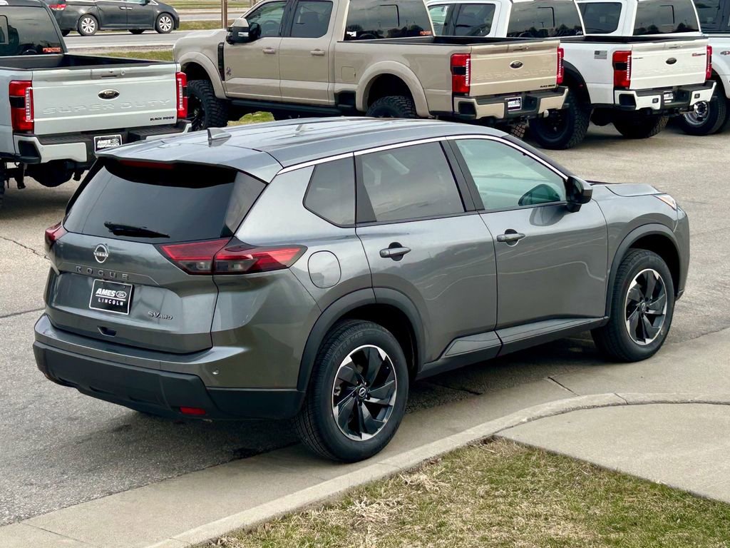 Used 2024 Nissan Rogue SV image 6