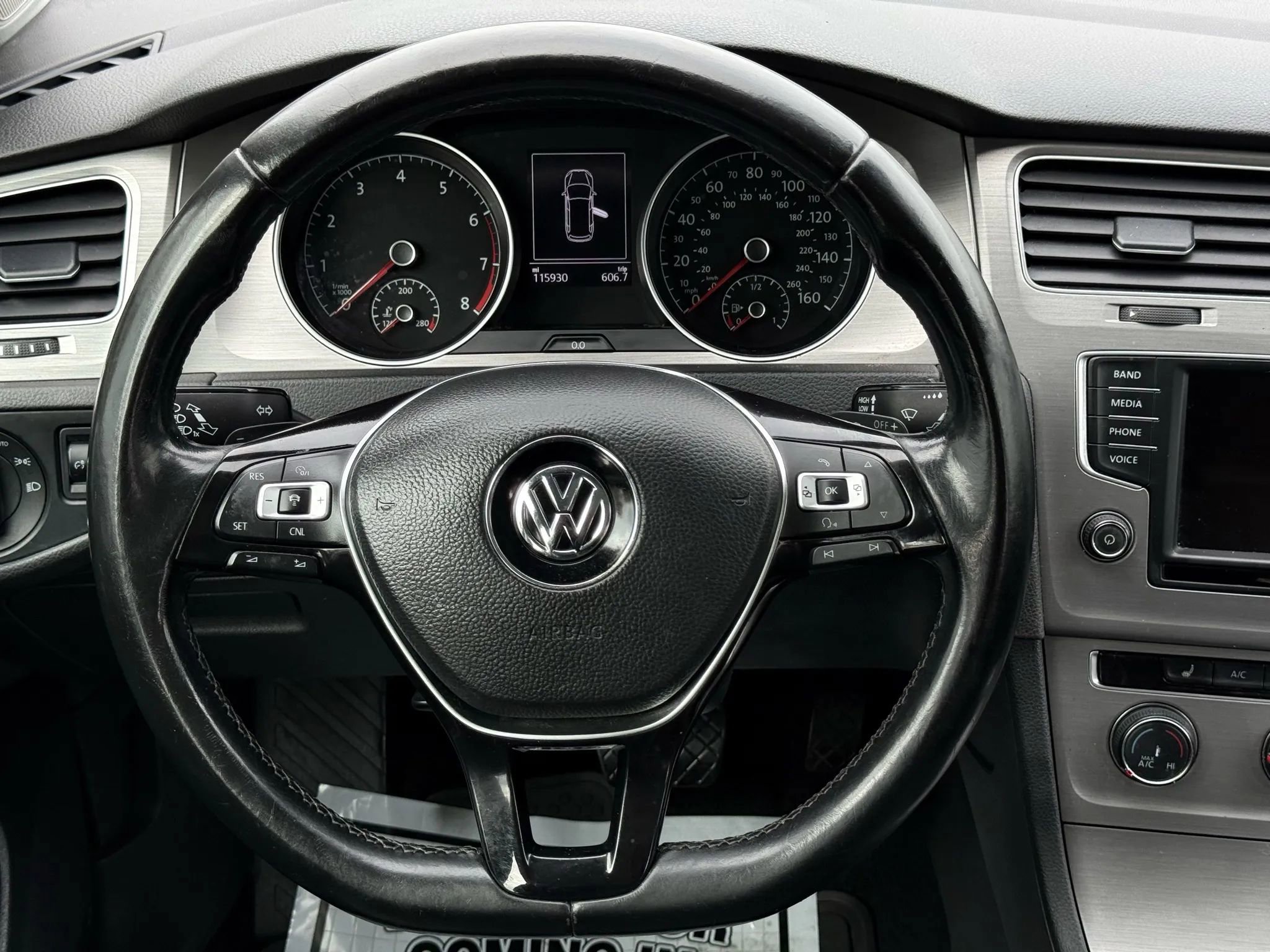 Used 2016 Volkswagen Golf Limited Edition image 34