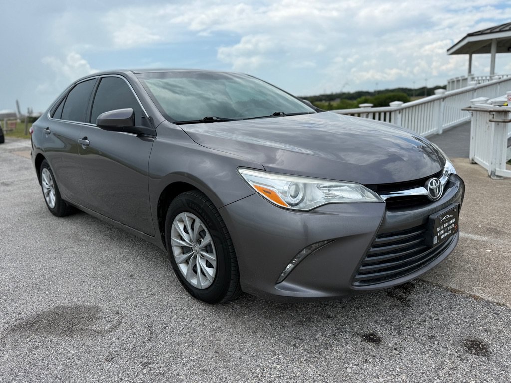 Used 2017 Toyota Camry LE FWD image 3