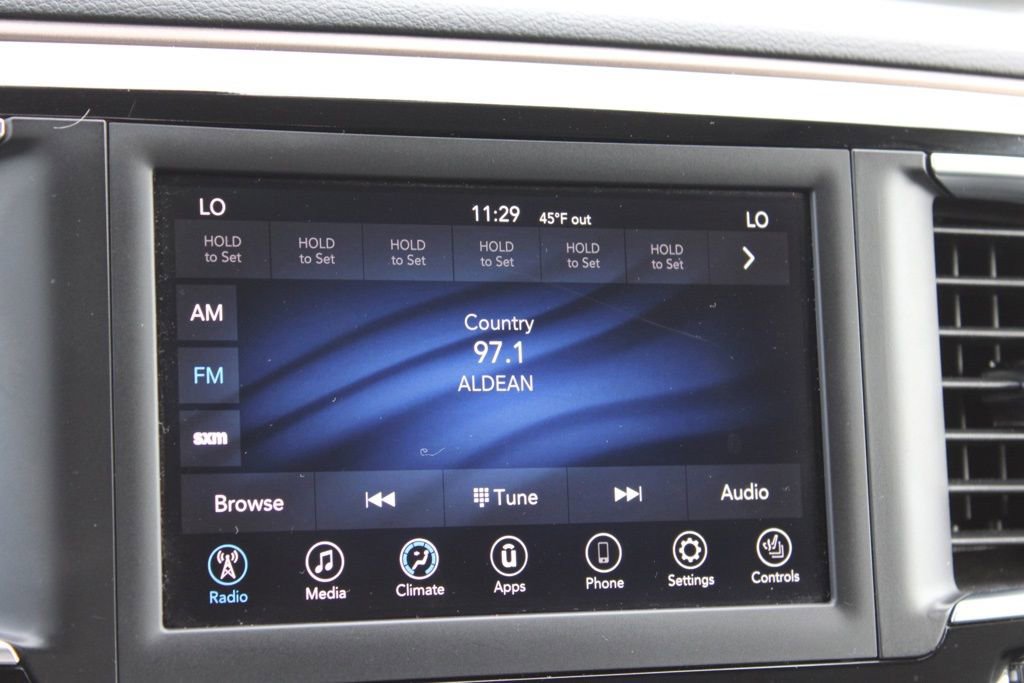 Used 2019 Chrysler Pacifica Touring-L image 39