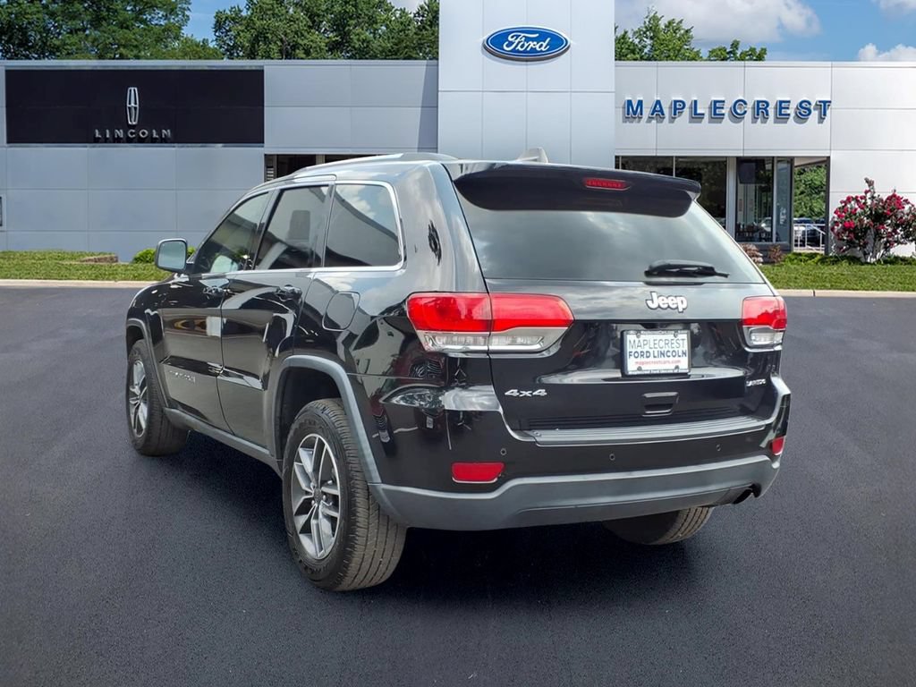 Used 2019 Jeep Grand Cherokee Laredo w/ Laredo X Package AWD/4WD image 3
