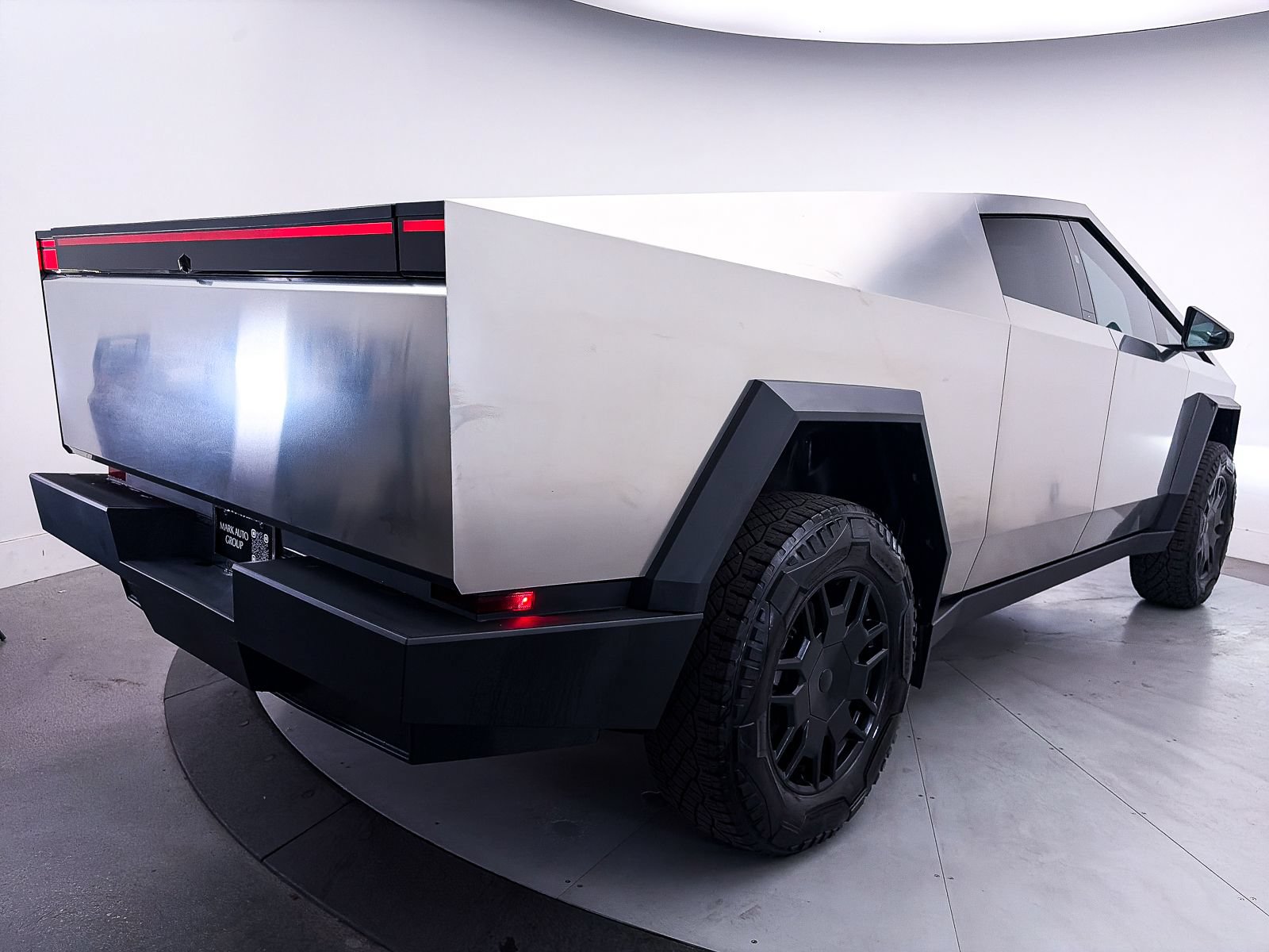 Used 2025 Tesla Cybertruck Cyberbeast AWD/4WD image 15