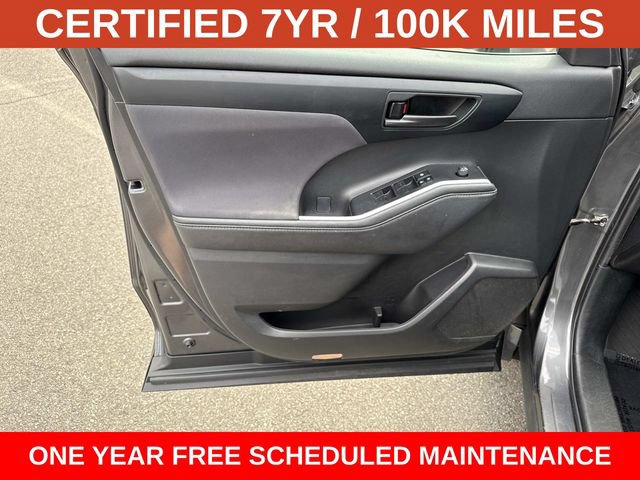 Used 2023 Toyota Highlander LE AWD/4WD image 13