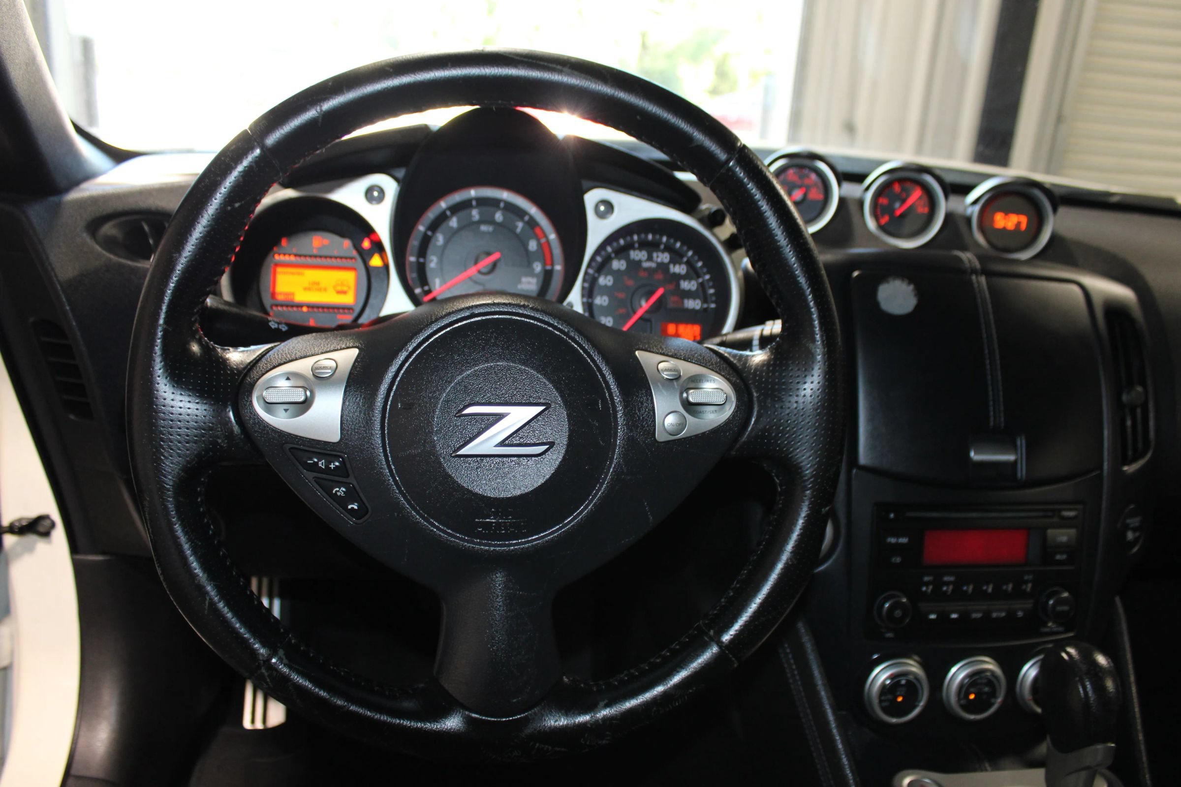 Used 2015 Nissan 370Z Coupe w/ Aerodynamics Package RWD image 11