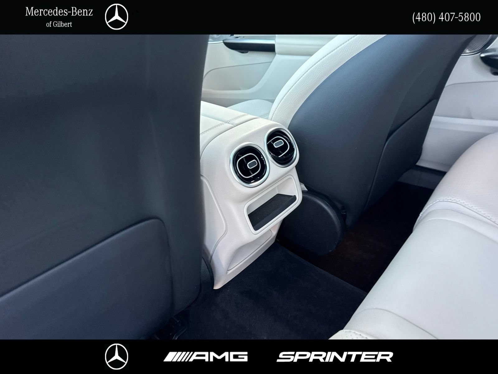Used 2024 Mercedes-Benz GLC 300 4MATIC image 23