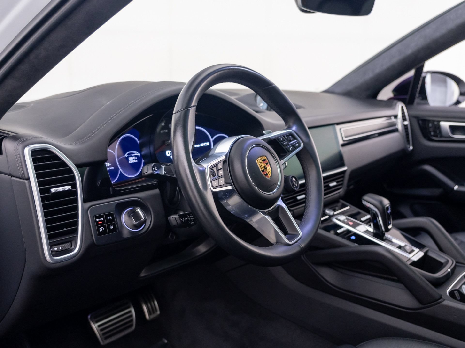 Certified 2021 Porsche Cayenne GTS w/ Premium Package Plus AWD/4WD image 4