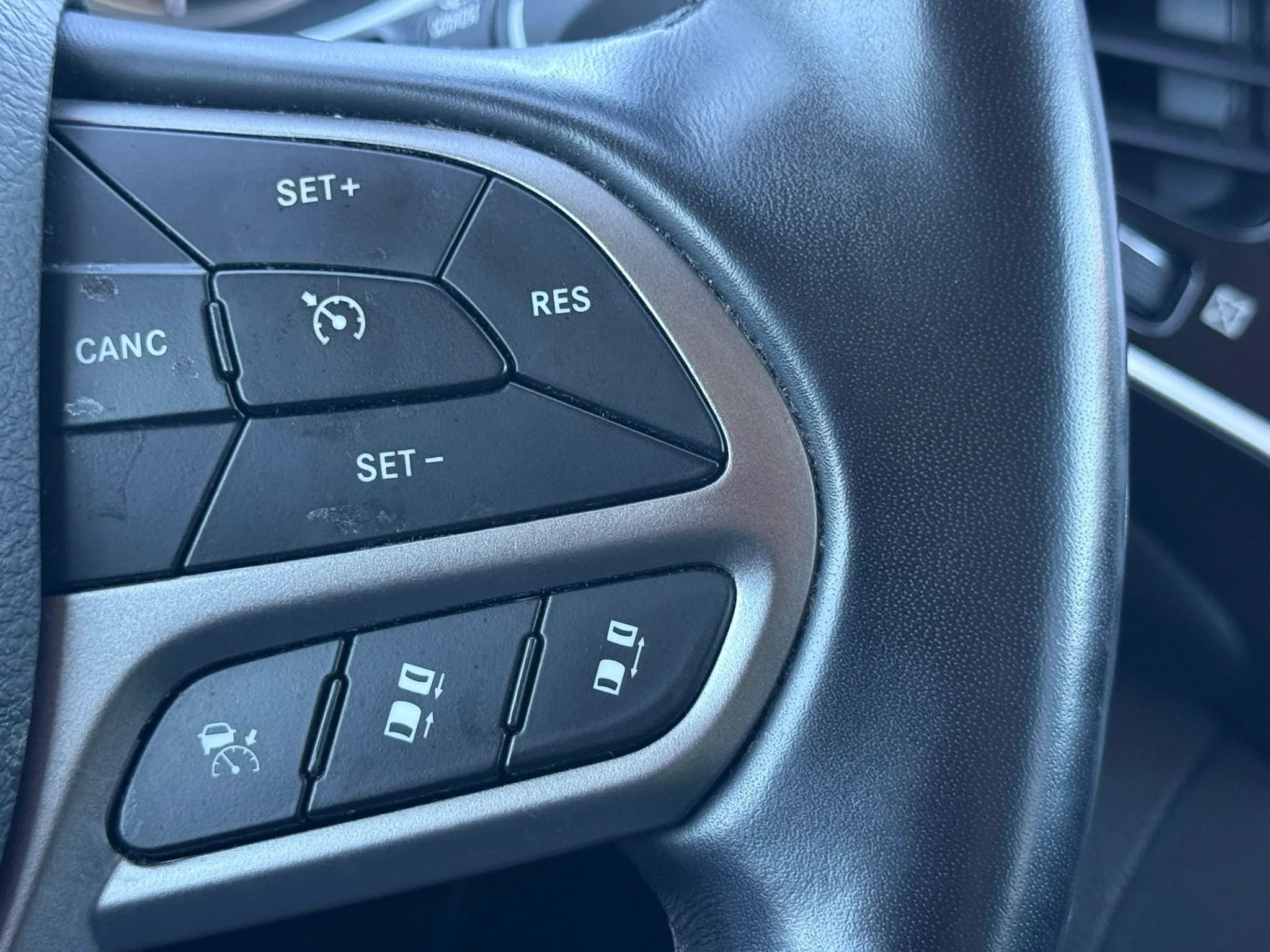 Used 2021 Jeep Cherokee Limited AWD/4WD image 31