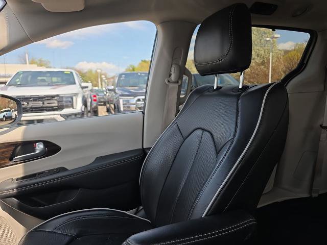 Used 2024 Chrysler Pacifica Limited FWD image 40
