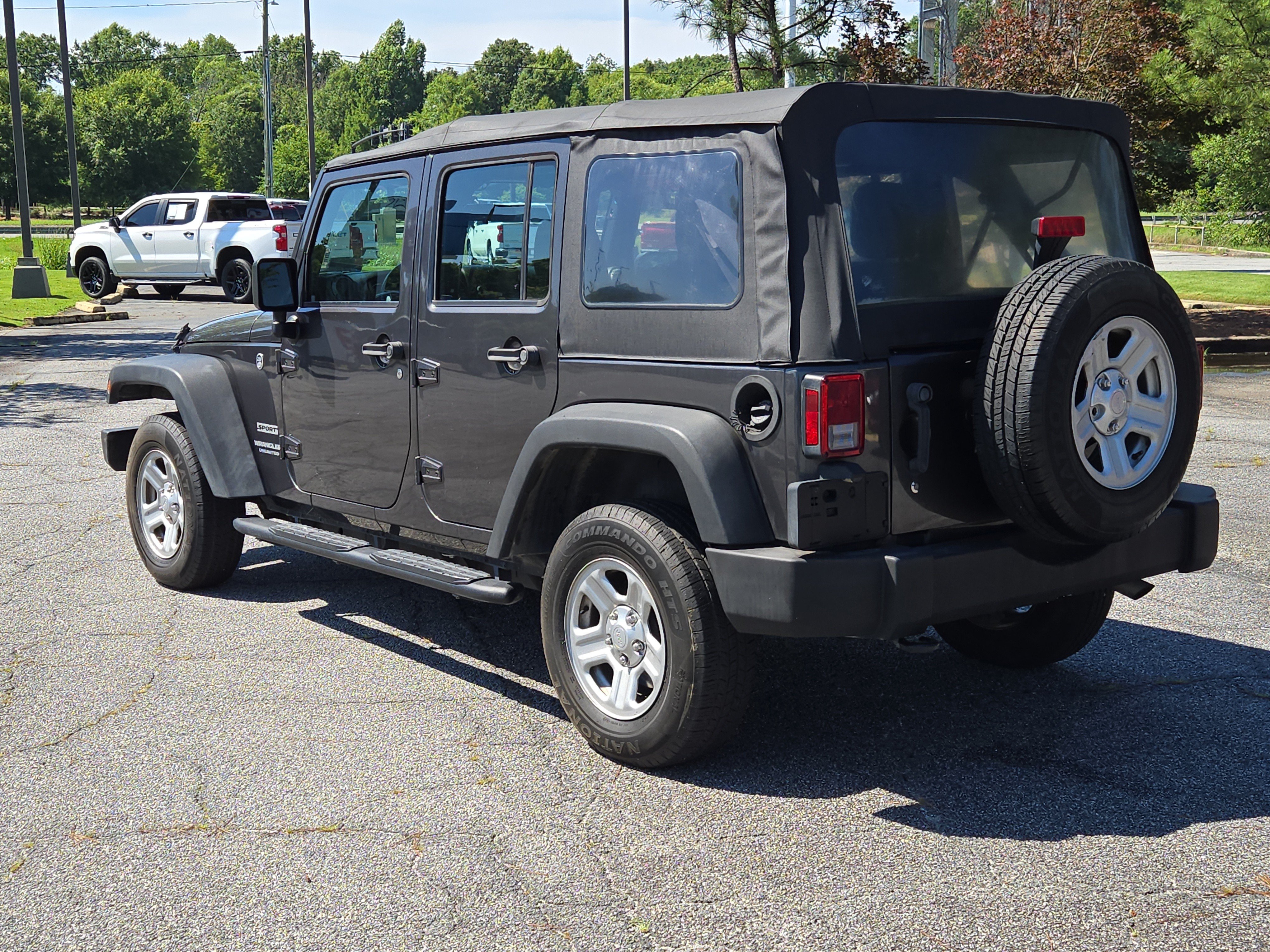 Used 2017 Jeep Wrangler Unlimited Sport w/ Connectivity Group AWD/4WD image 10