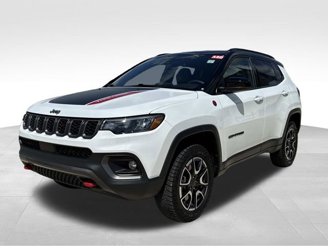 Used 2025 Jeep Compass Trailhawk image 4