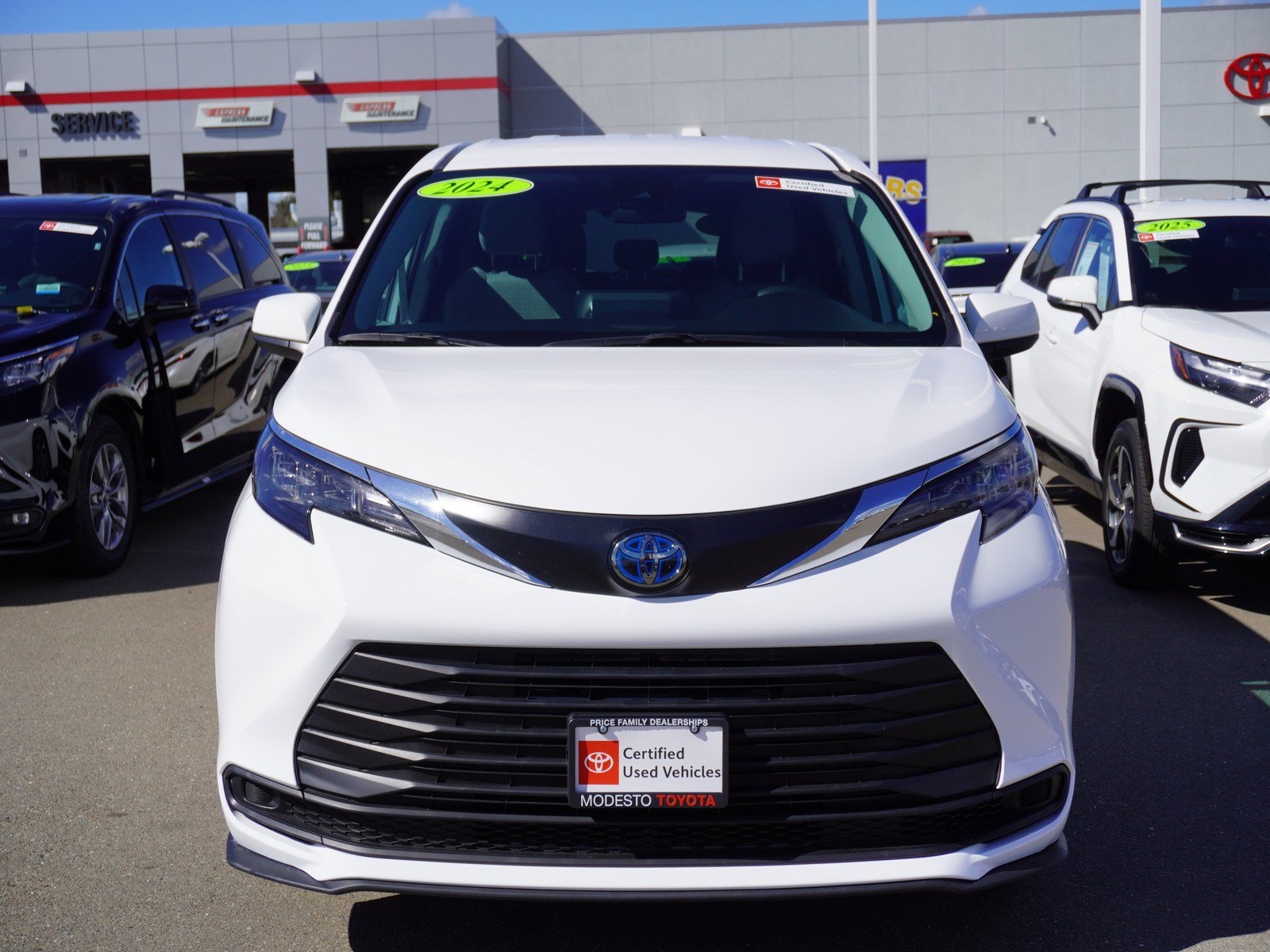 Used 2024 Toyota Sienna LE image 6