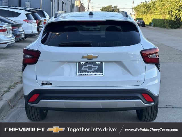 Used 2026 Chevrolet Trax LT FWD image 5