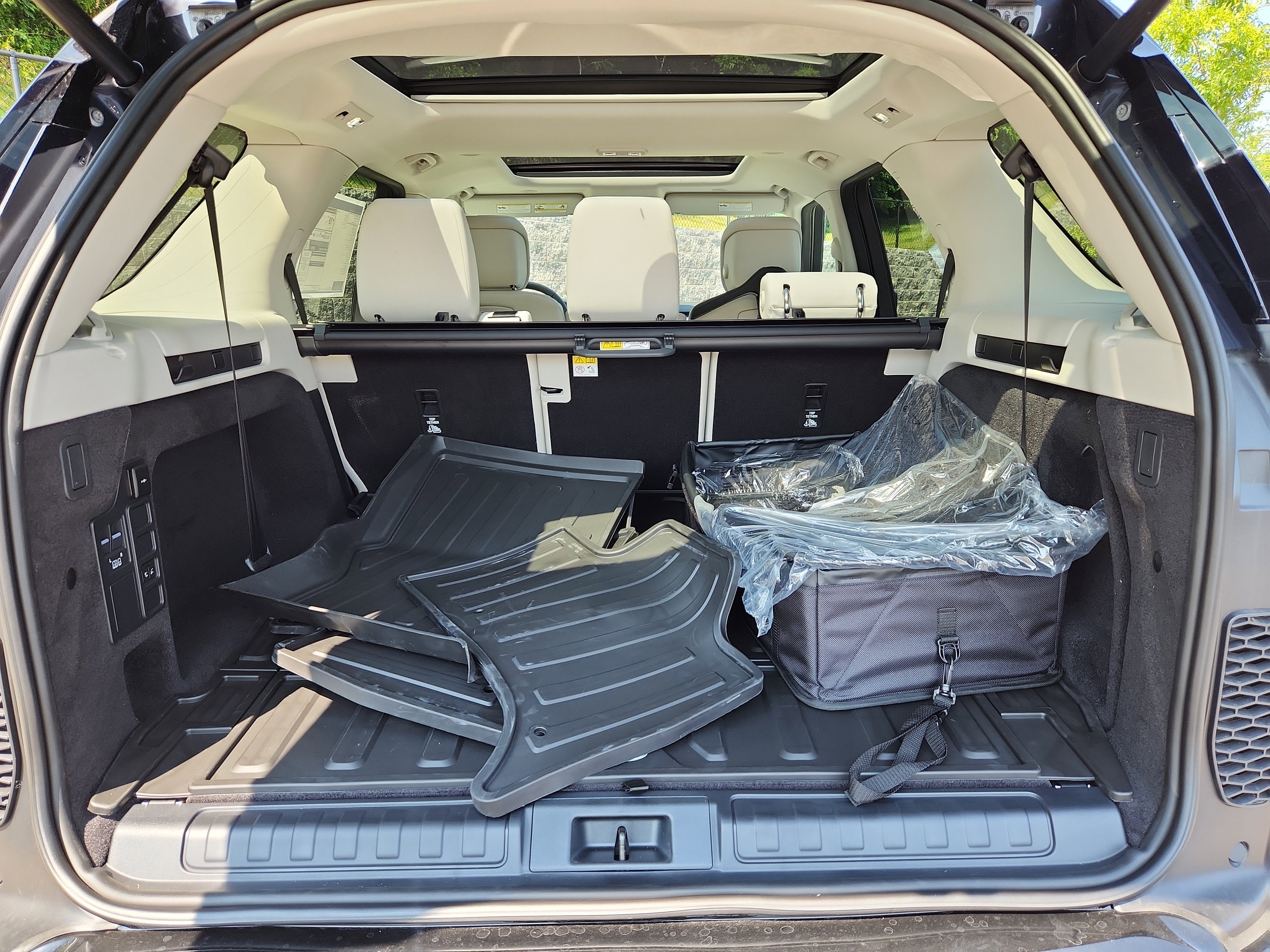 New 2025 Land Rover Discovery Dynamic SE image 13