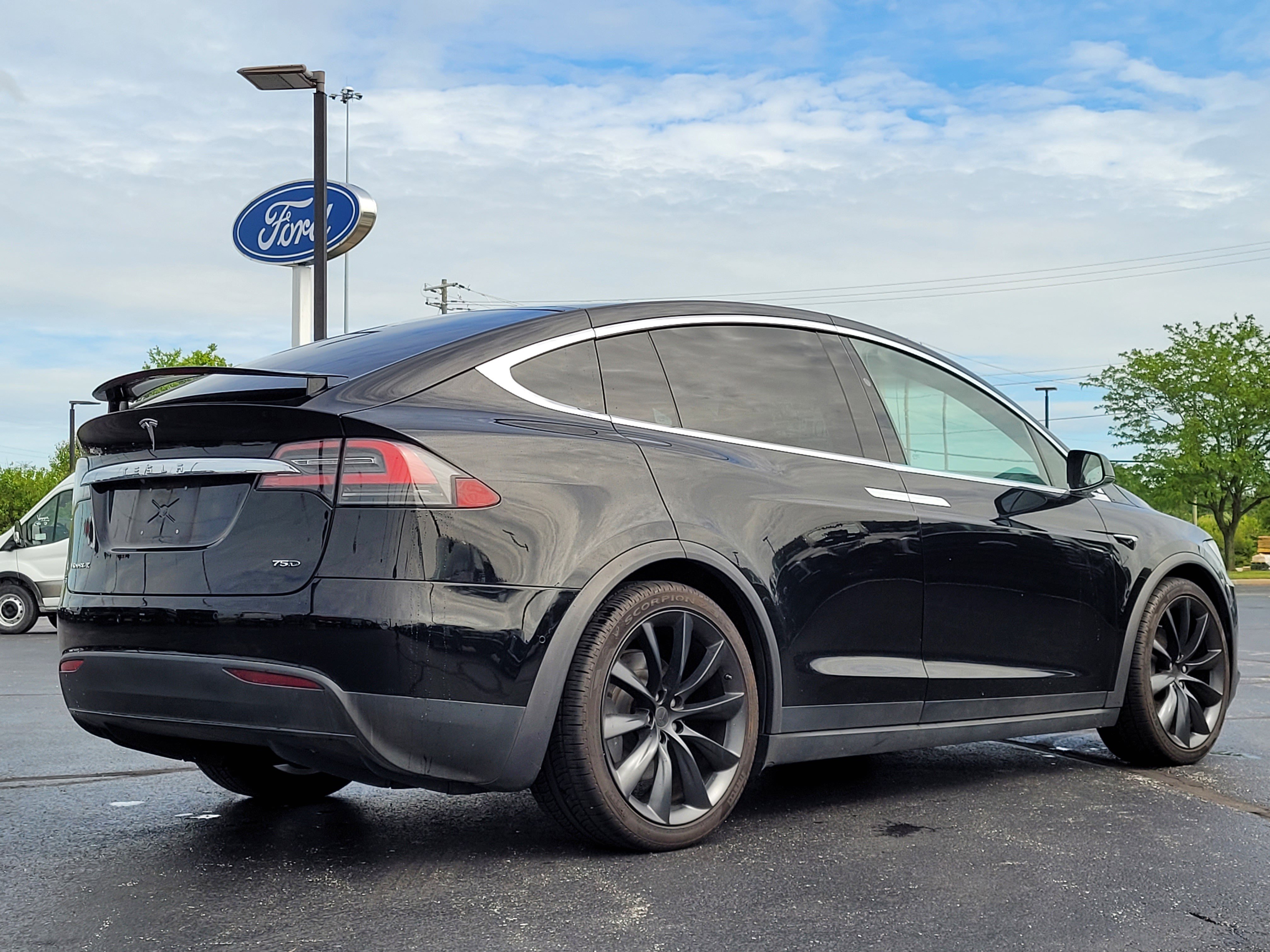 Used 2018 Tesla Model X 75D AWD/4WD image 4