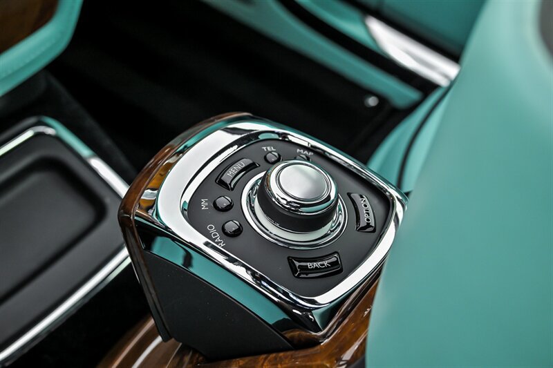 Used 2013 Rolls-Royce Phantom Drophead Coupe RWD image 34