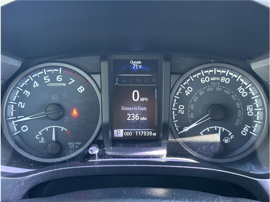 Used 2017 Toyota Tacoma TRD Sport w/ Tow Package (A/T) image 18