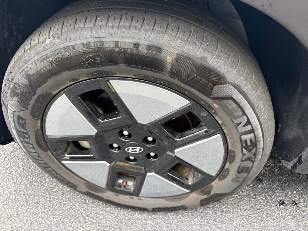 Used 2025 Hyundai Santa Fe SEL FWD image 11