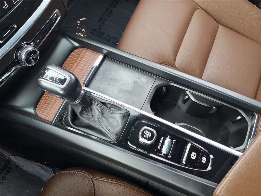 Used 2021 Volvo V60 T5 Cross Country image 23