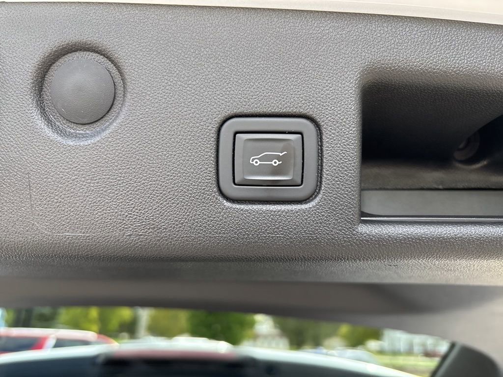 Used 2024 Chevrolet Equinox Premier image 12