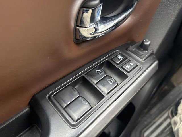 Used 2016 Nissan Titan Platinum Reserve image 26