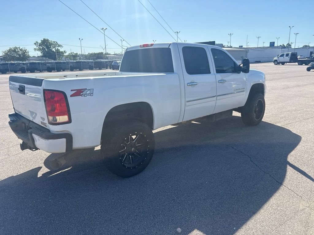 Used 2014 GMC Sierra 2500 Denali w/ Suspension Package, Off-Road AWD/4WD image 8