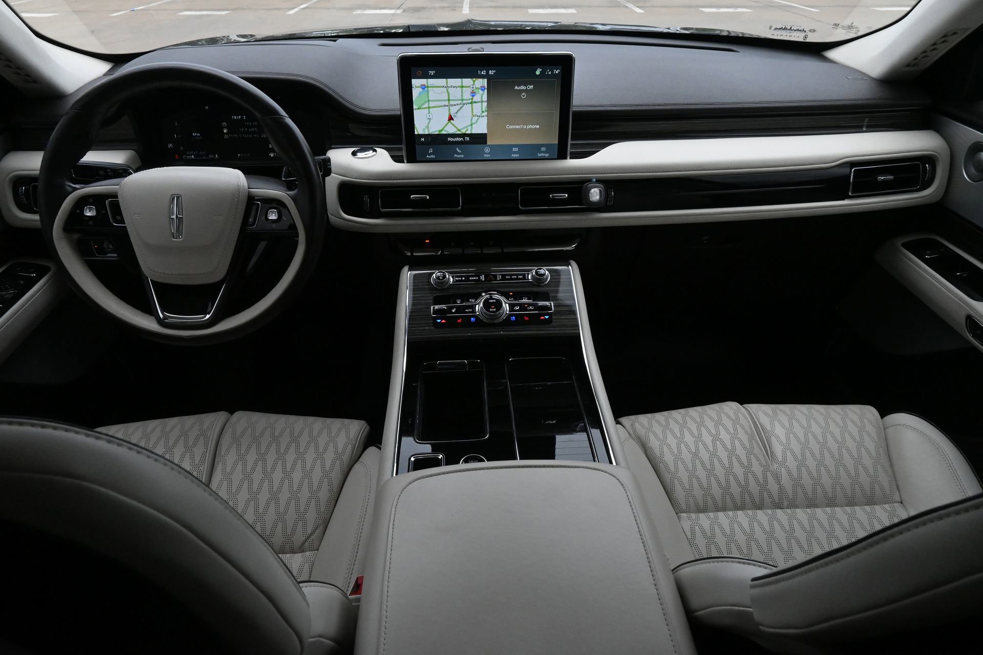 Used 2022 Lincoln Aviator Black Label w/ Class IV Trailer Tow Package AWD/4WD image 7