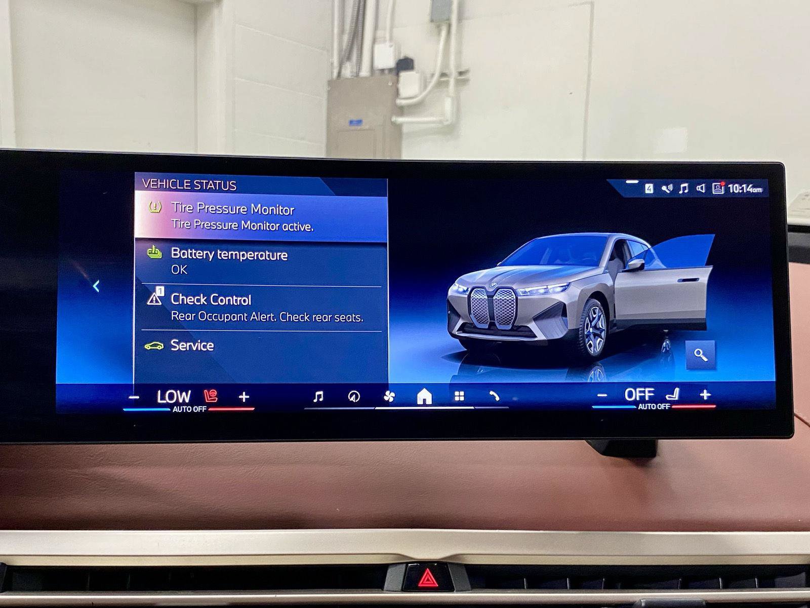 Used 2024 BMW iX xDrive50 w/ Sport Package AWD/4WD image 33