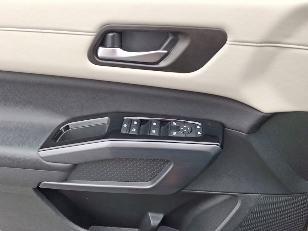 Used 2023 Nissan Pathfinder SL w/ SL Premium Package image 15