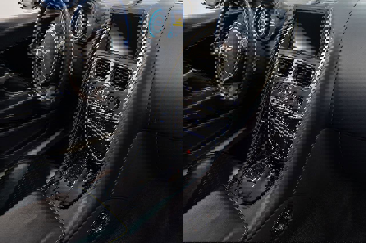 Used 2018 Aston Martin DB11 V12 image 14