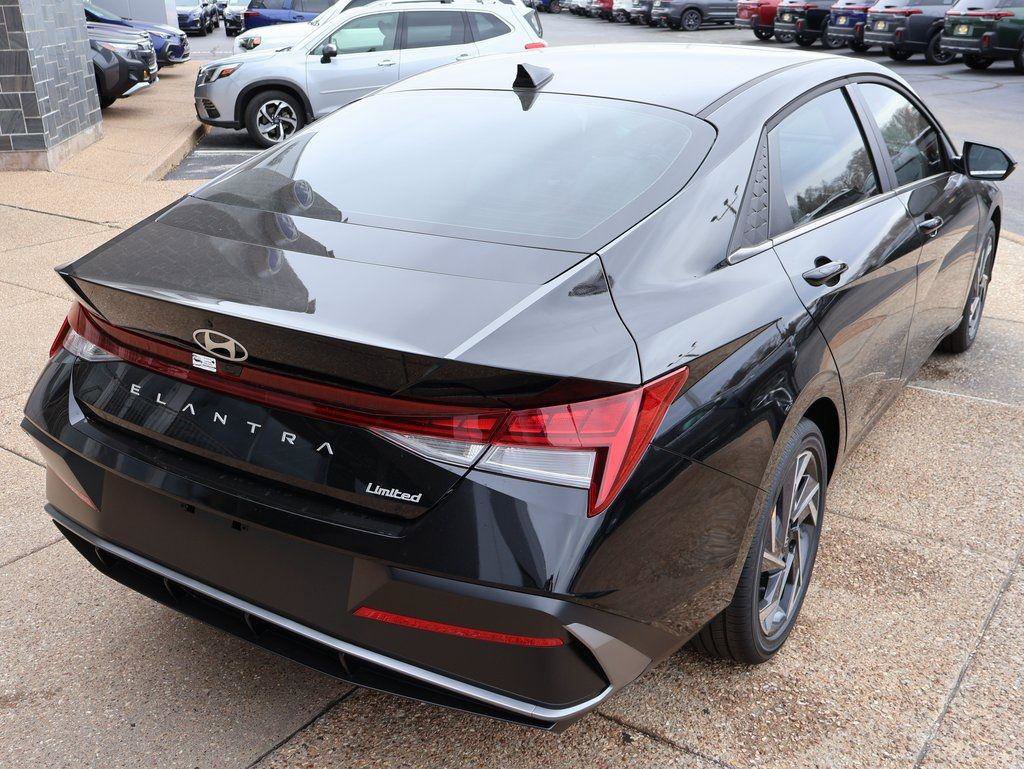 New 2026 Hyundai Elantra Limited image 6