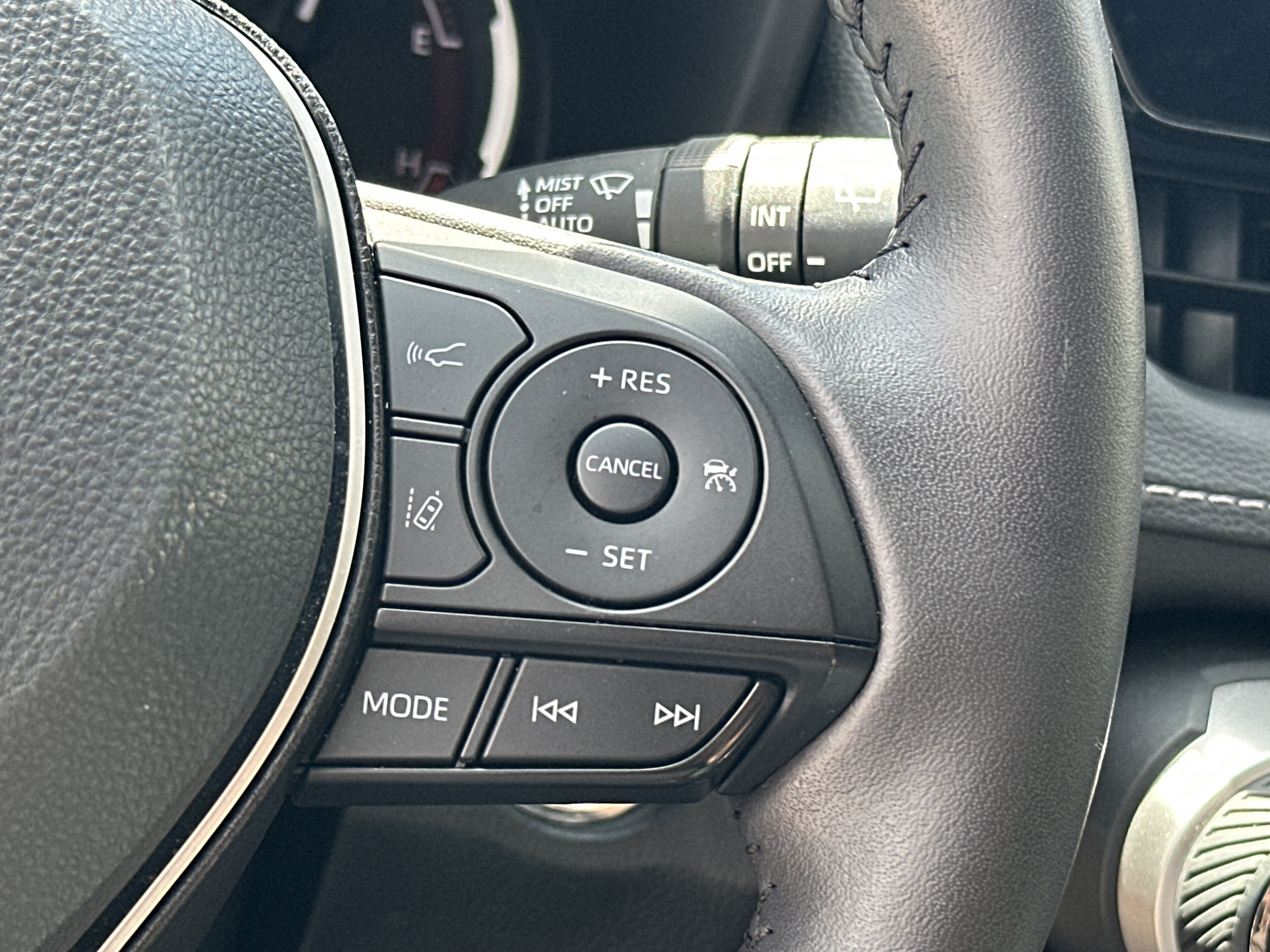Used 2025 Toyota RAV4 XLE Premium w/ Weather Package AWD/4WD image 19