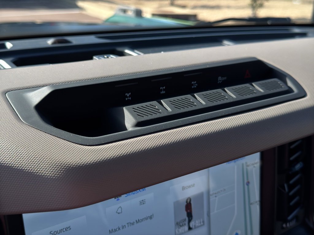 Used 2023 Ford Bronco Wildtrak image 30
