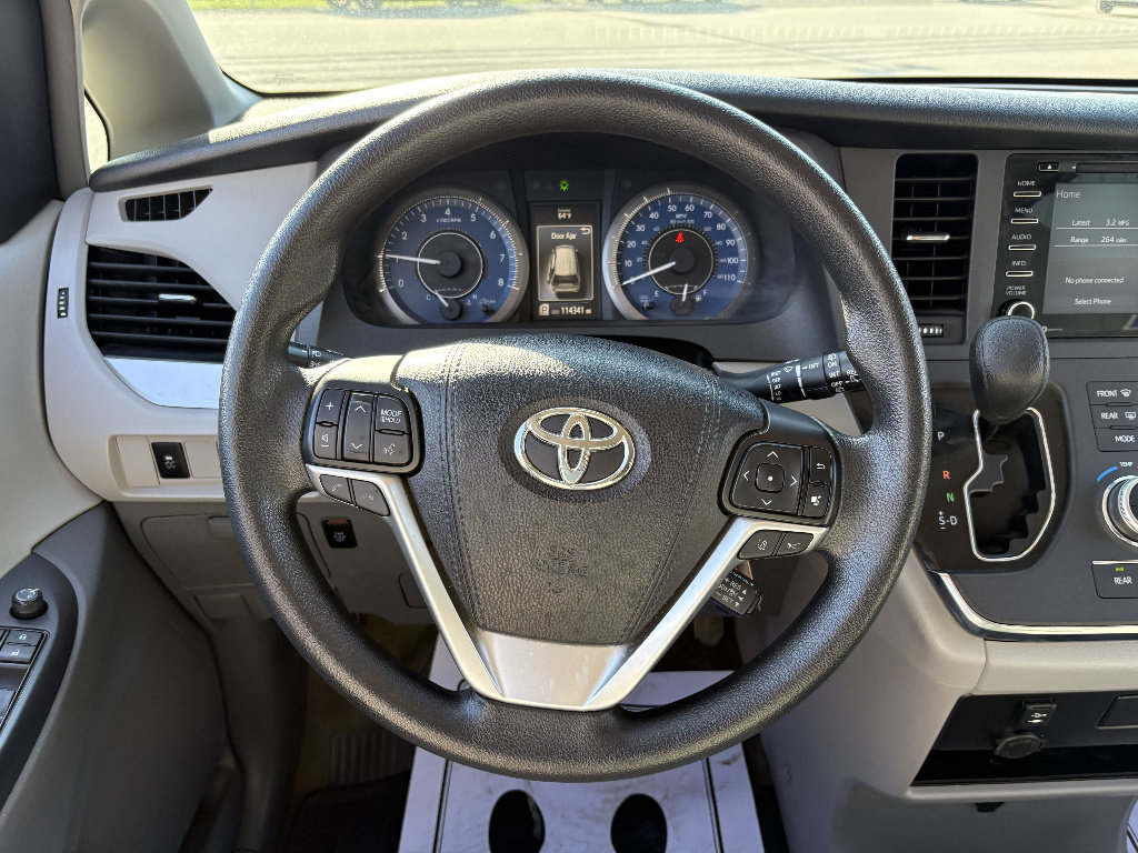 Used 2018 Toyota Sienna LE image 24