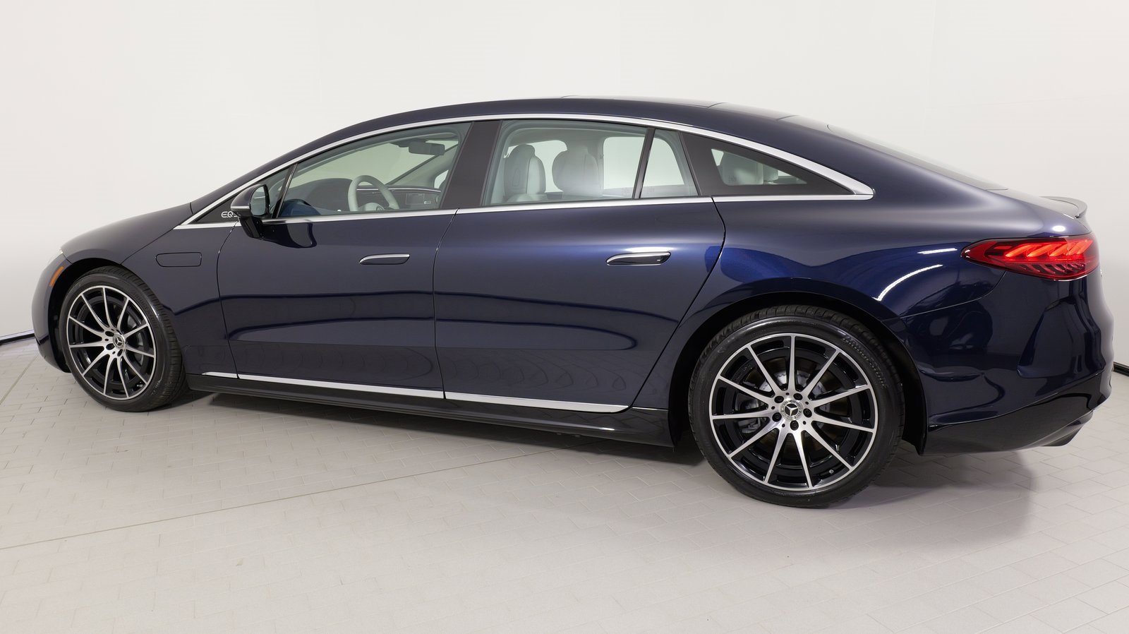 Used 2024 Mercedes-Benz EQS 580 4MATIC Sedan image 32