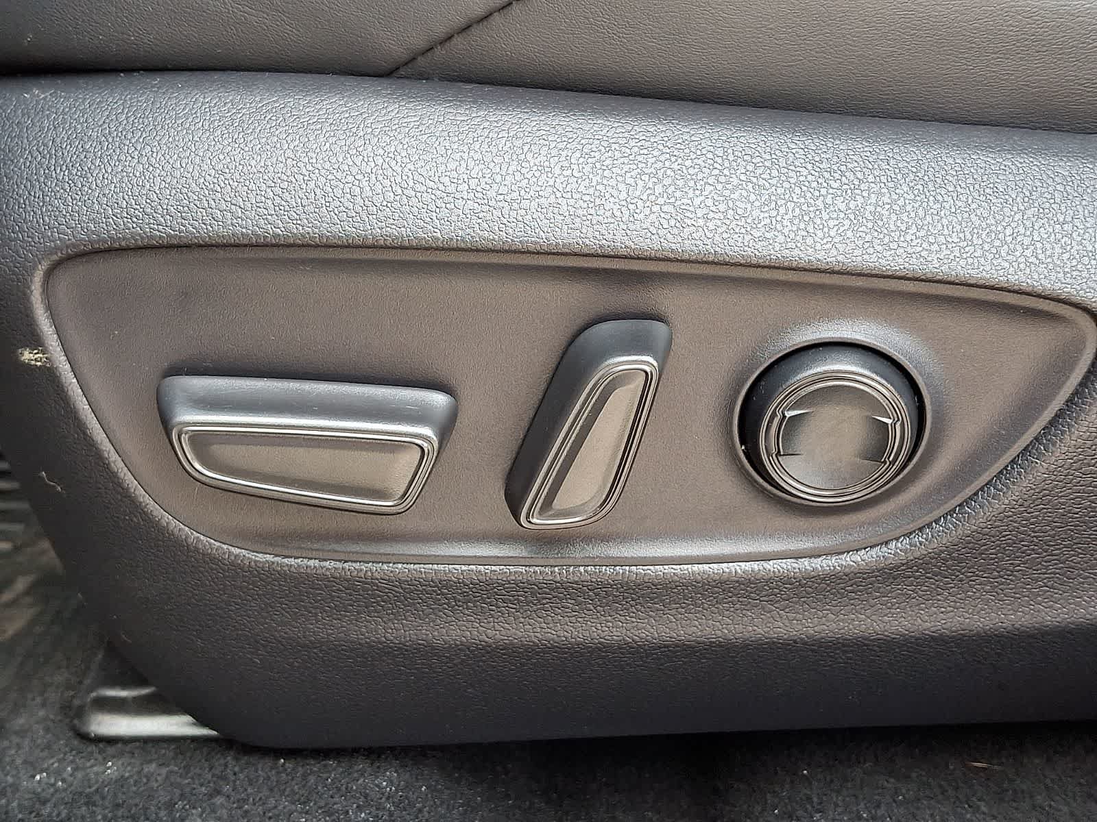 Certified 2022 Toyota Venza XLE AWD/4WD image 18