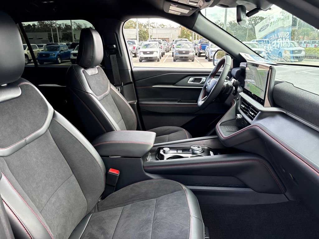 Used 2025 Ford Explorer ST image 29