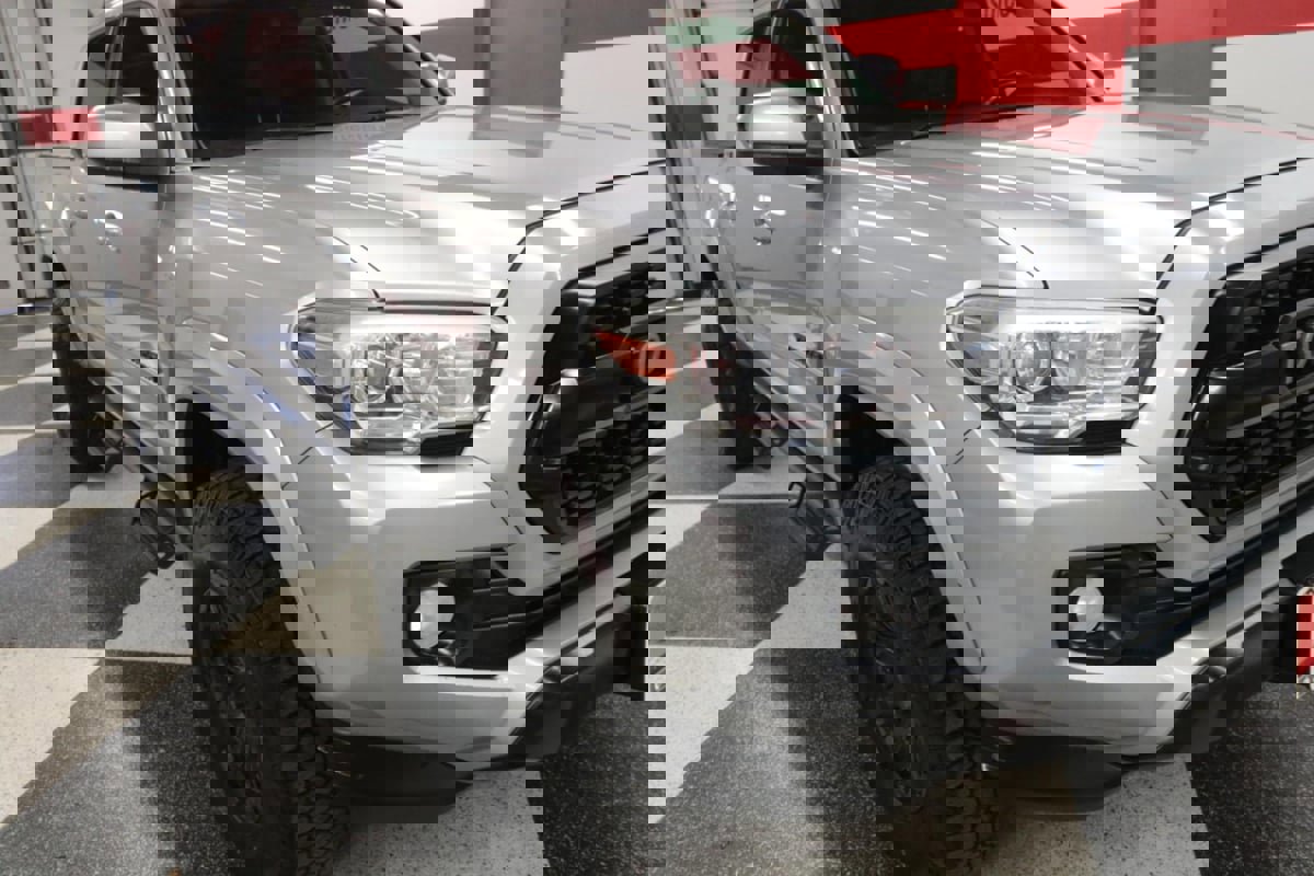 Used 2018 Toyota Tacoma SR5 image 32