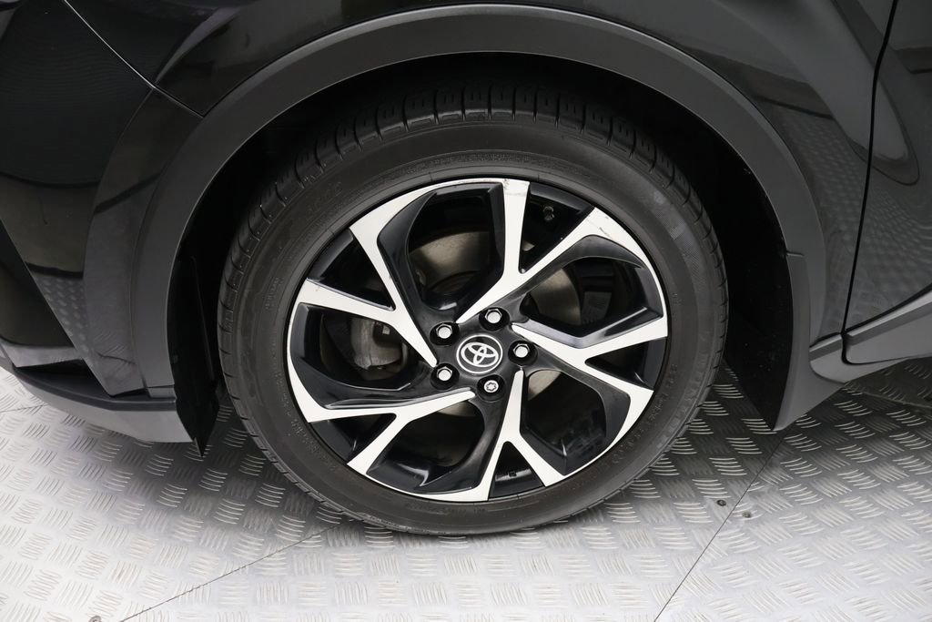 Certified 2020 Toyota C-HR XLE image 4