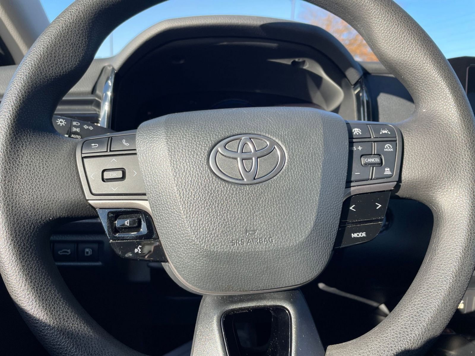 Used 2025 Toyota Camry LE image 28