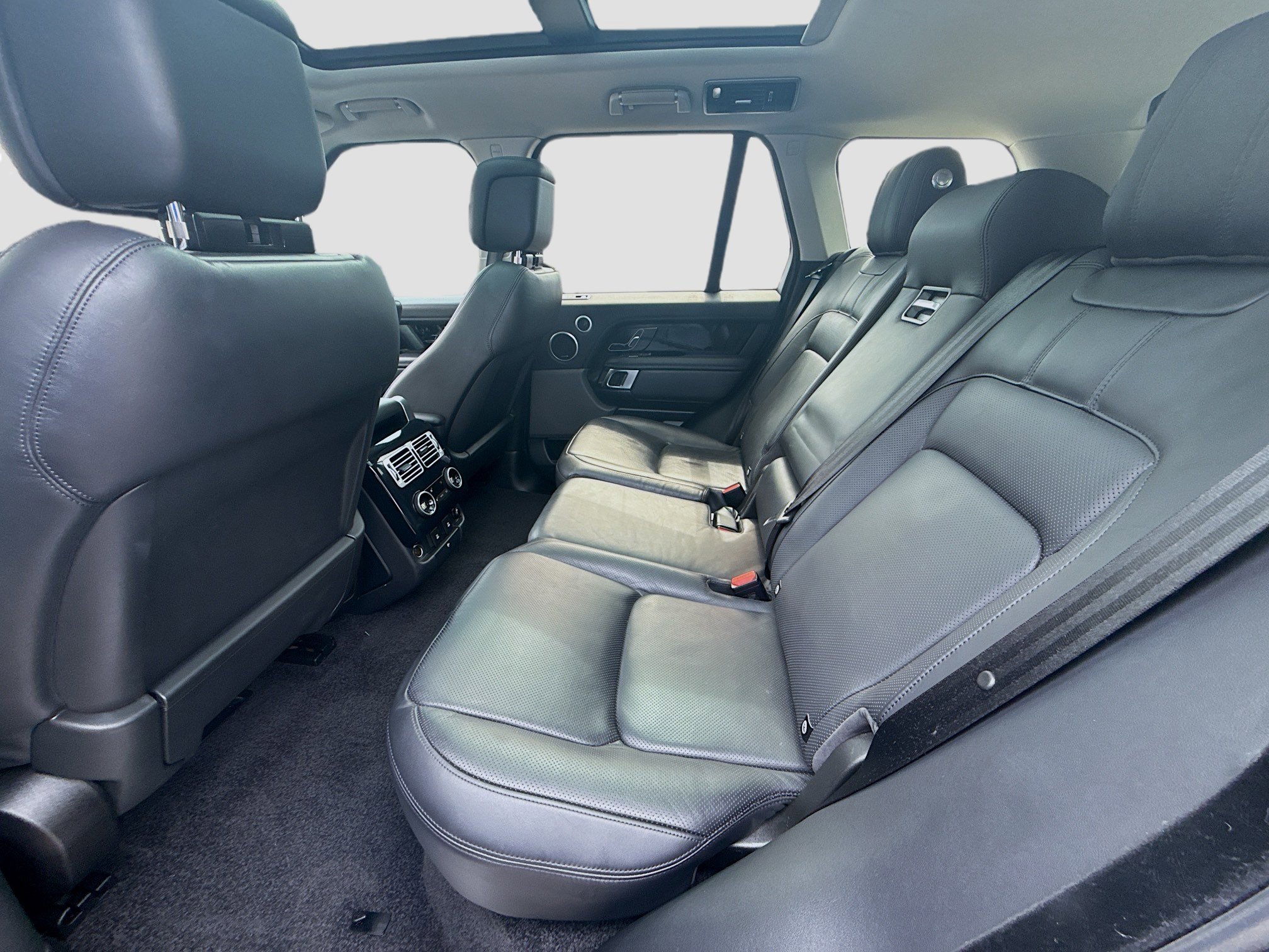 Used 2019 Land Rover Range Rover Supercharged AWD/4WD image 24