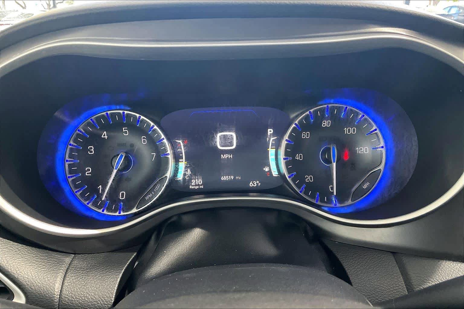 Used 2023 Chrysler Pacifica Touring-L image 26