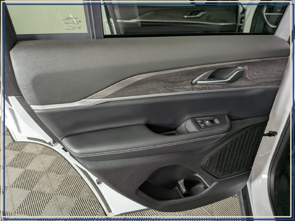 Certified 2025 Jeep Grand Cherokee Limited AWD/4WD image 31